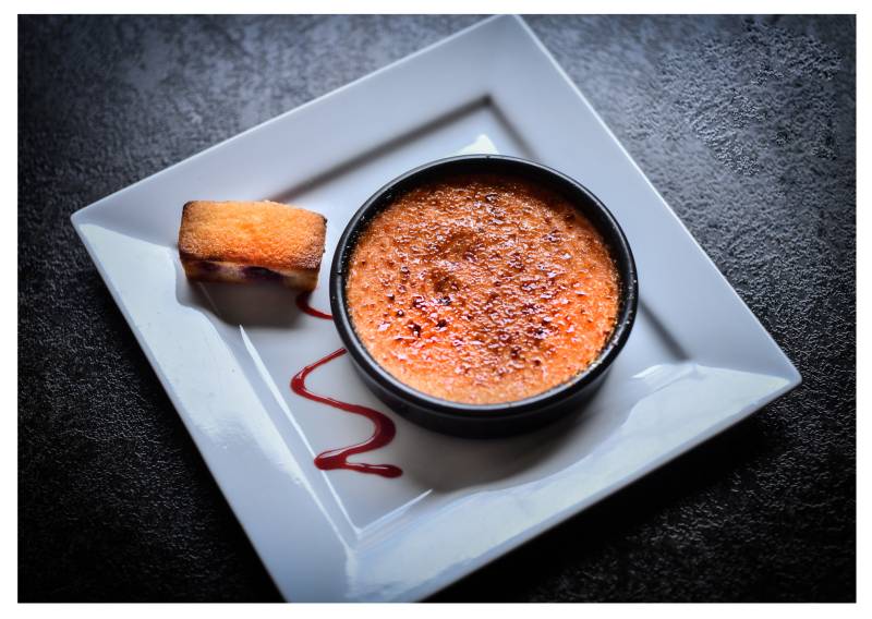 Crème brûlée à la vanille de Bourbon, restaurant, cuisine traditionnelle produits de saison, Roanne
